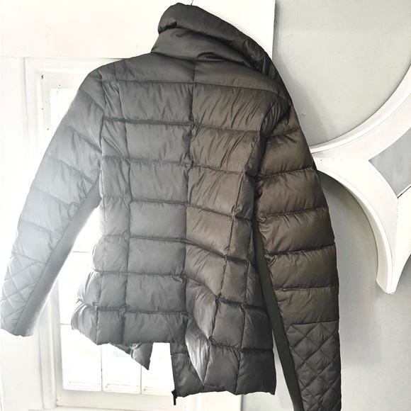 BCBGMAXAZRIA Women's Lilly Short Packable Down Puffer Coat Asymmetrical Zip - Picture 5 of 7